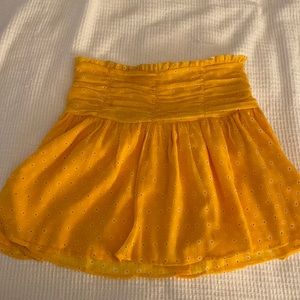yellow skirt
